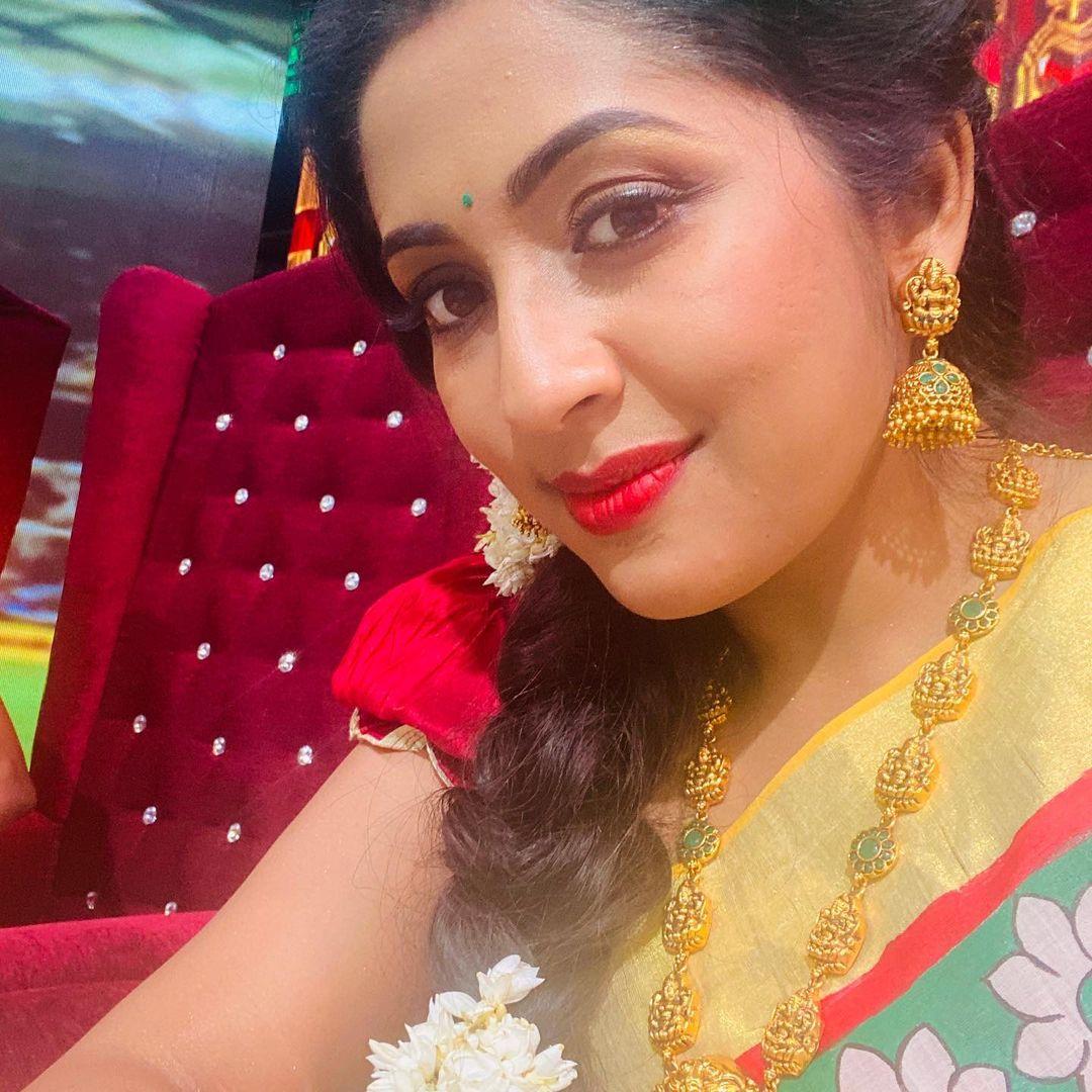 Navya Nair Actress hd photo