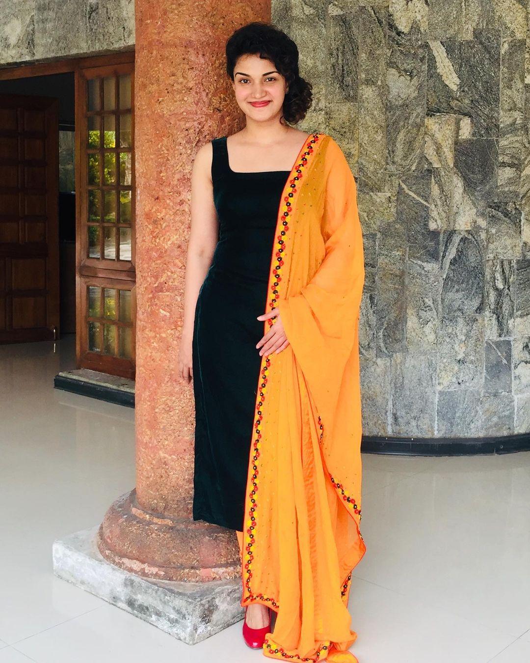 Honey Rose Actress hd photo