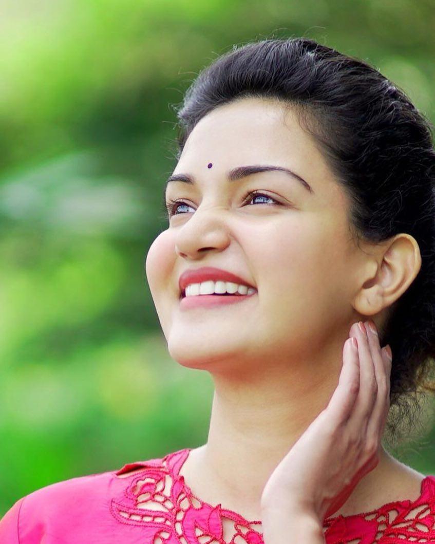 Honey Rose Actress hd photo