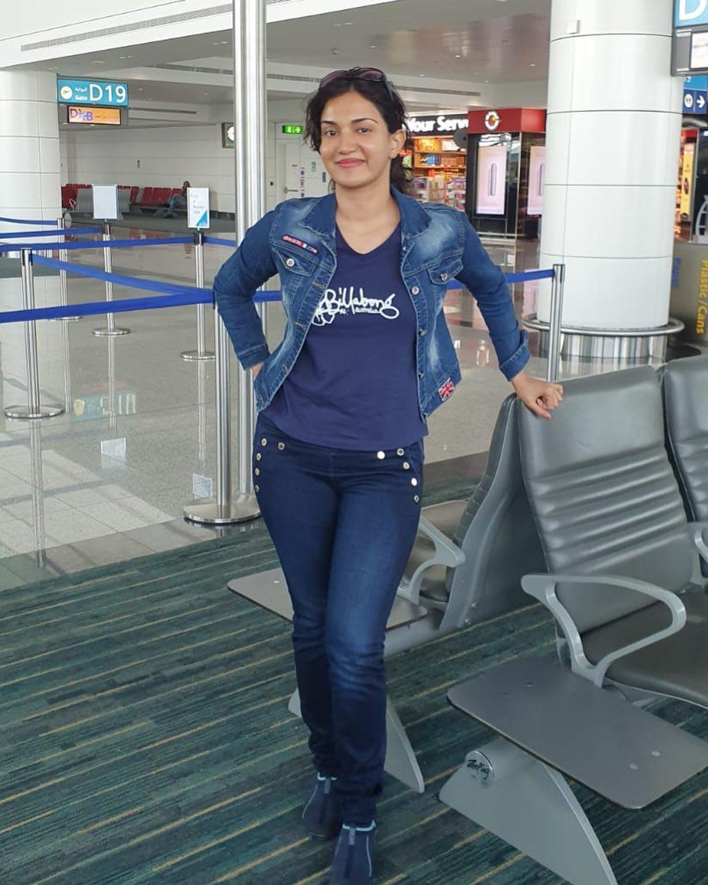 Honey Rose Actress hd photo