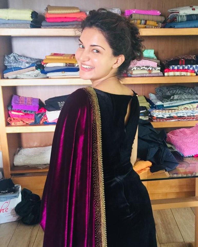 Honey Rose Actress hd photo