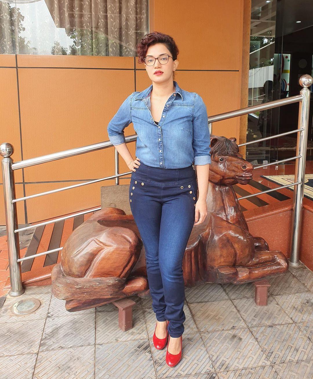 Honey Rose Actress hd photo