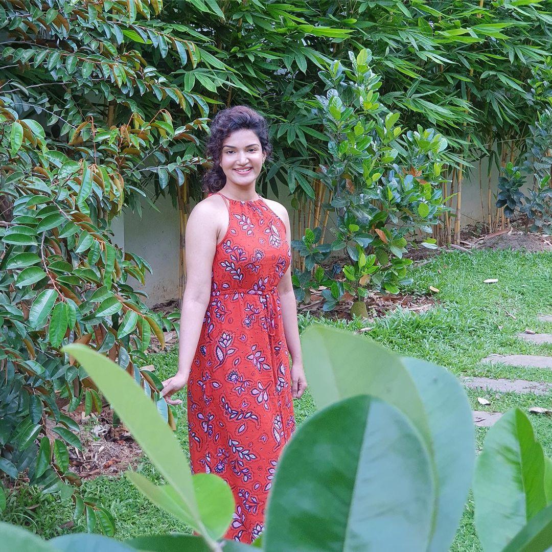 Honey Rose Actress hd photo