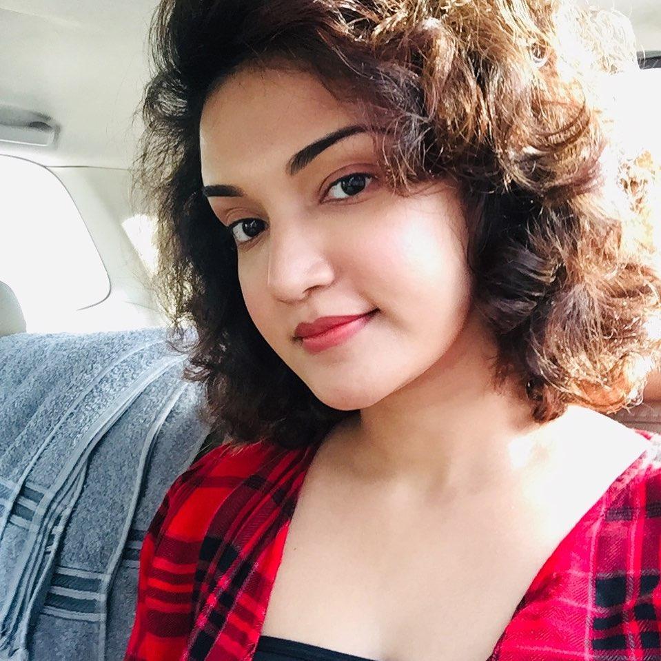 Honey Rose Actress hd photo