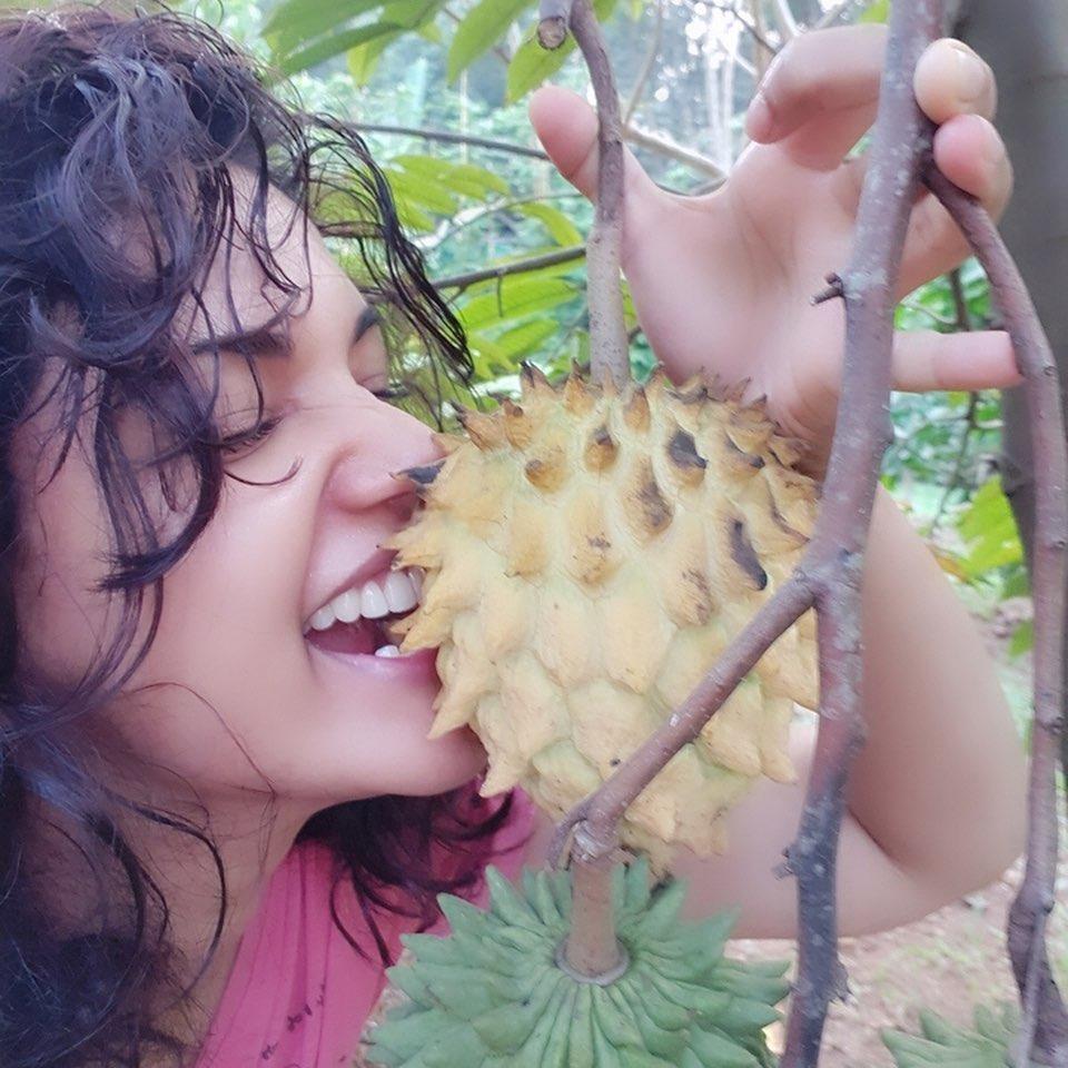 Honey Rose Actress hd photo