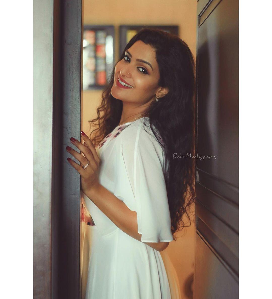 Divya Pillai Actress hd photo