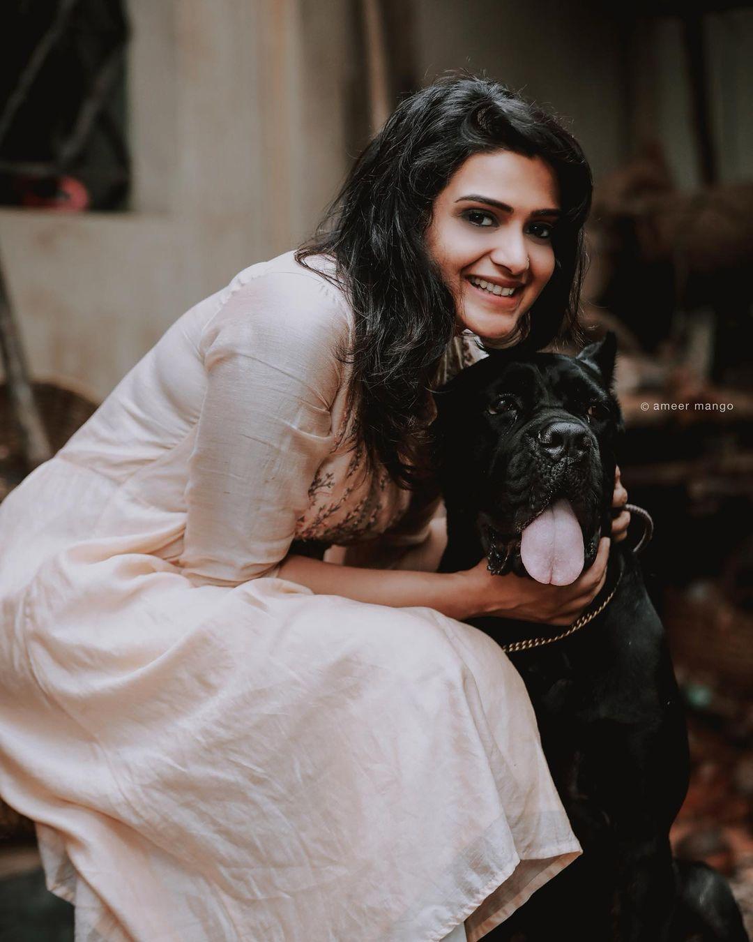 Divya Pillai Actress hd photo