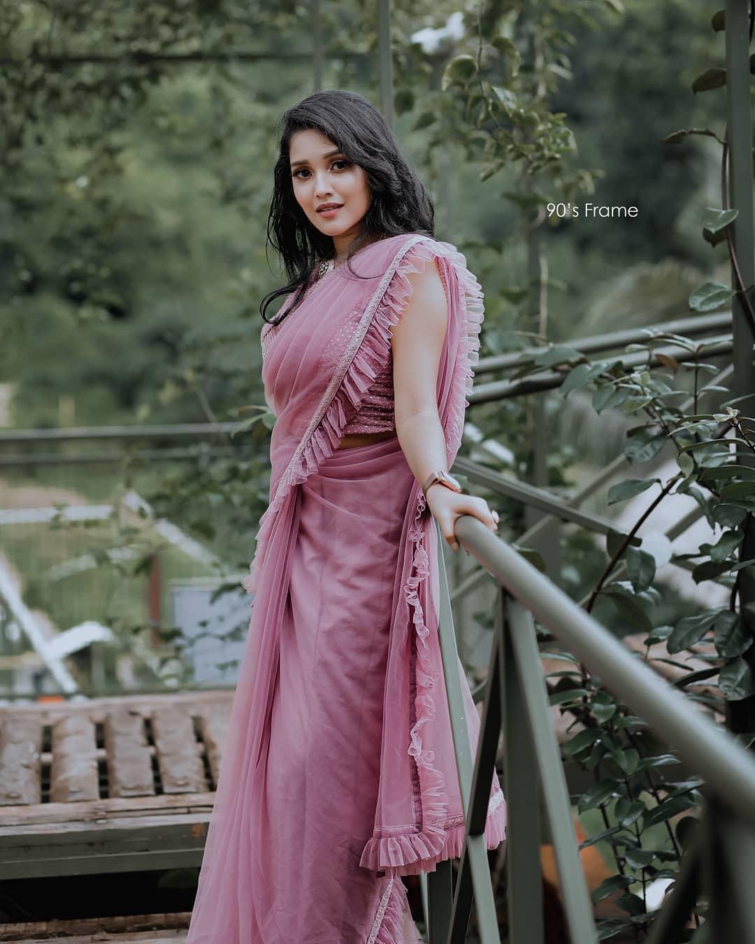 Anikha Surendran Actress hd photo