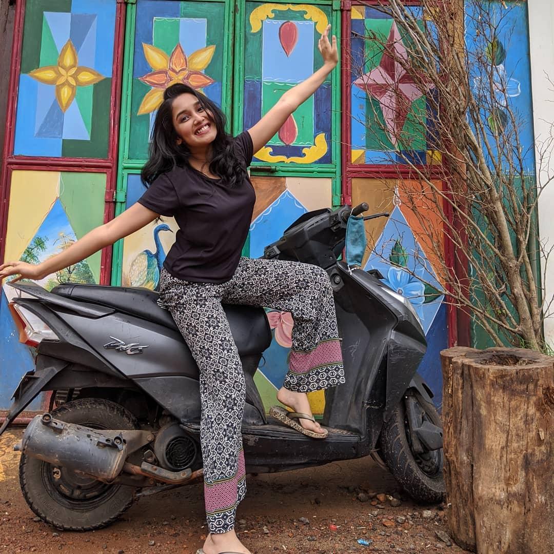 Anikha Surendran Actress hd photo