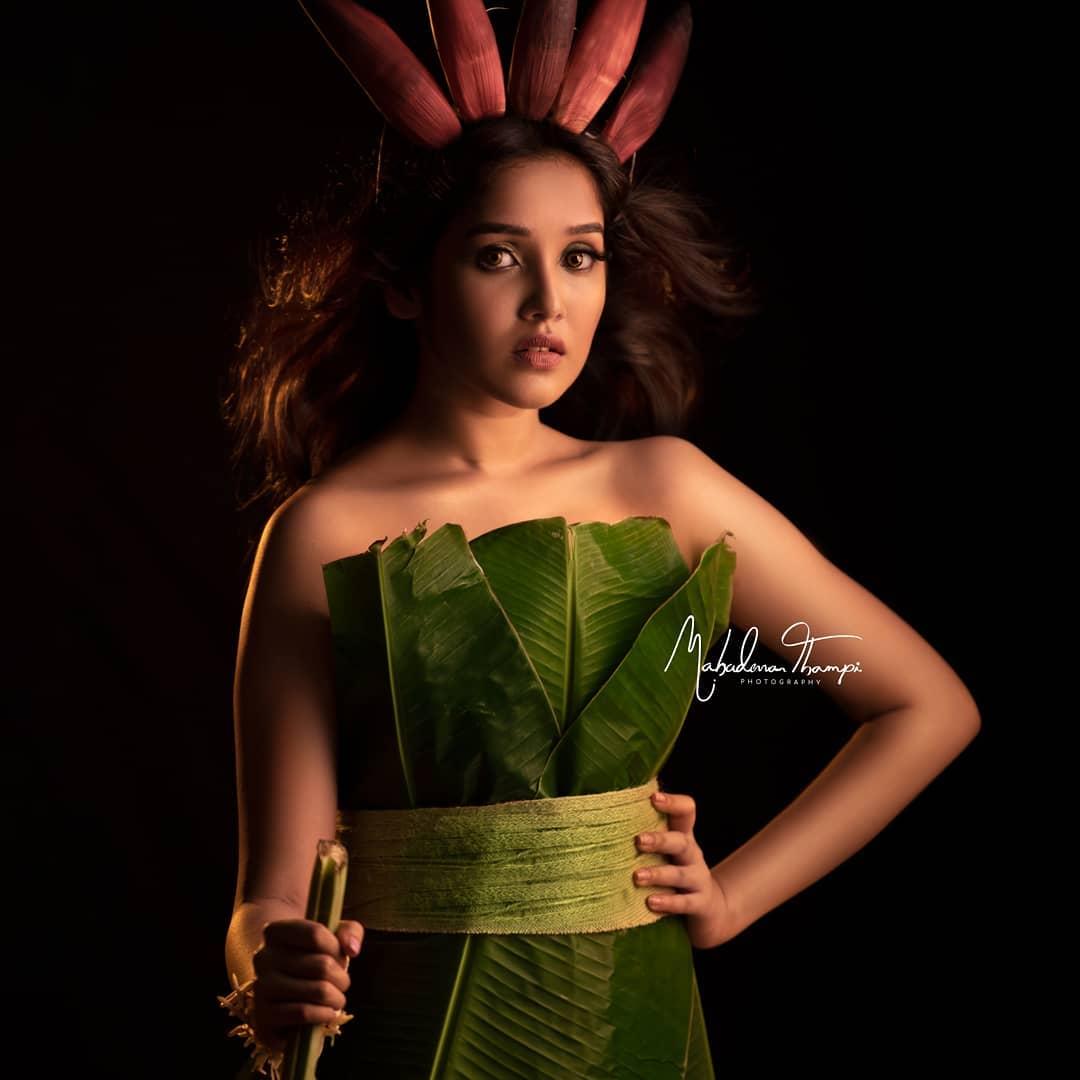 Anikha Surendran Actress hd photo