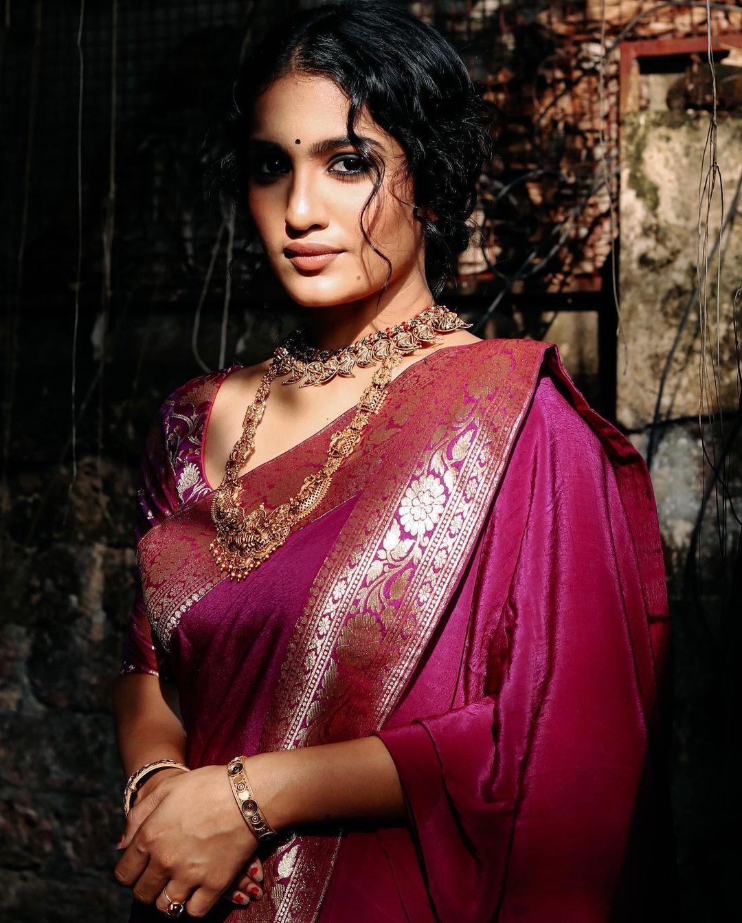 Saniya Iyappan Actress hd photo