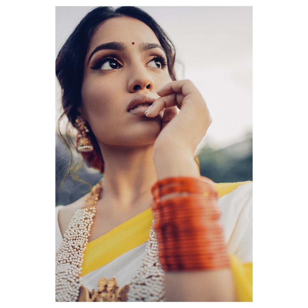 Saniya Iyappan Actress hd photo