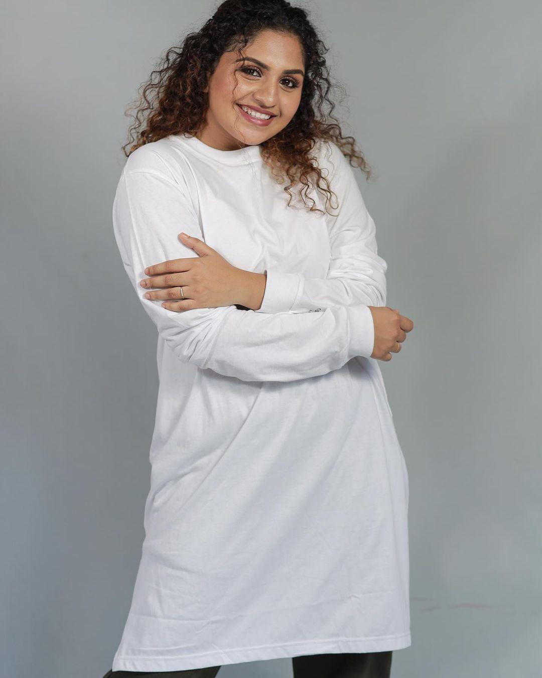 Noorin Shereef Actress hd photo