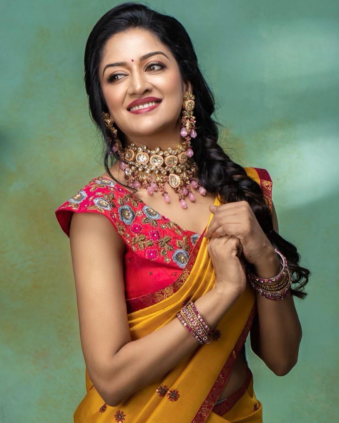 Vimala Raman Actress hd photo
