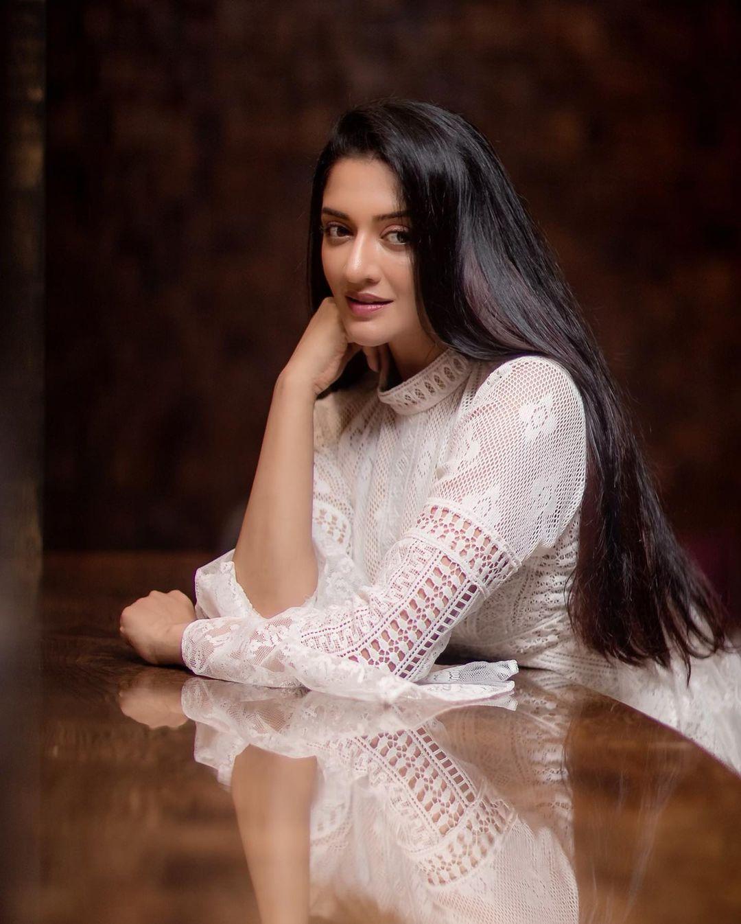 Vimala Raman Actress hd photo