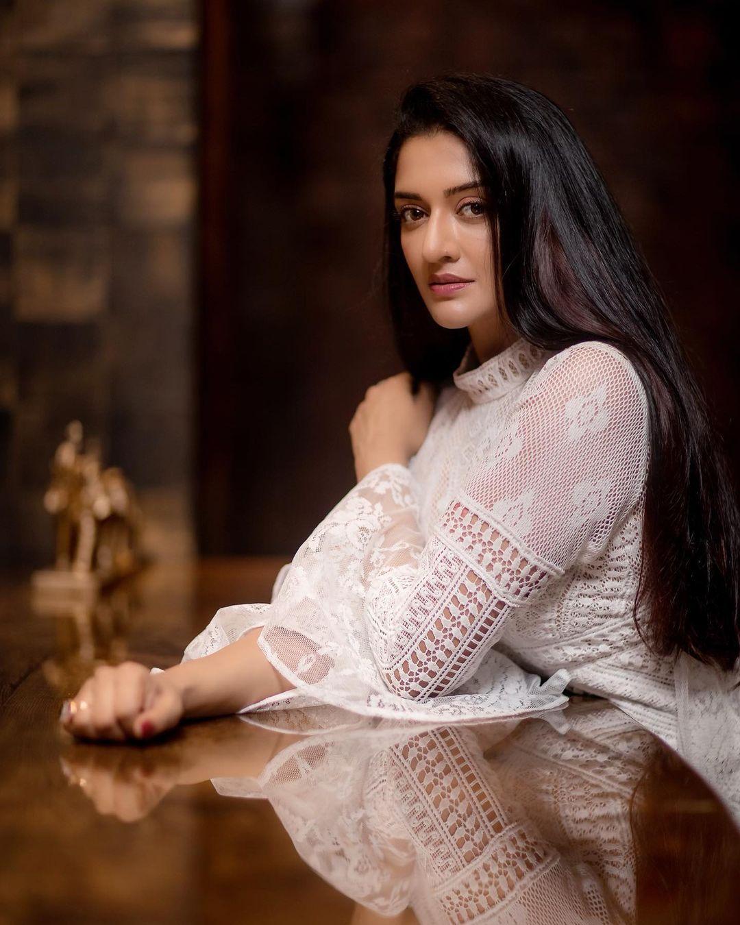 Vimala Raman Actress hd photo