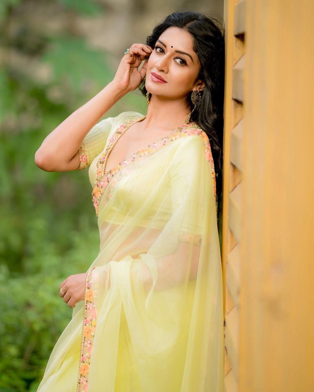 Vimala Raman Actress hd photo