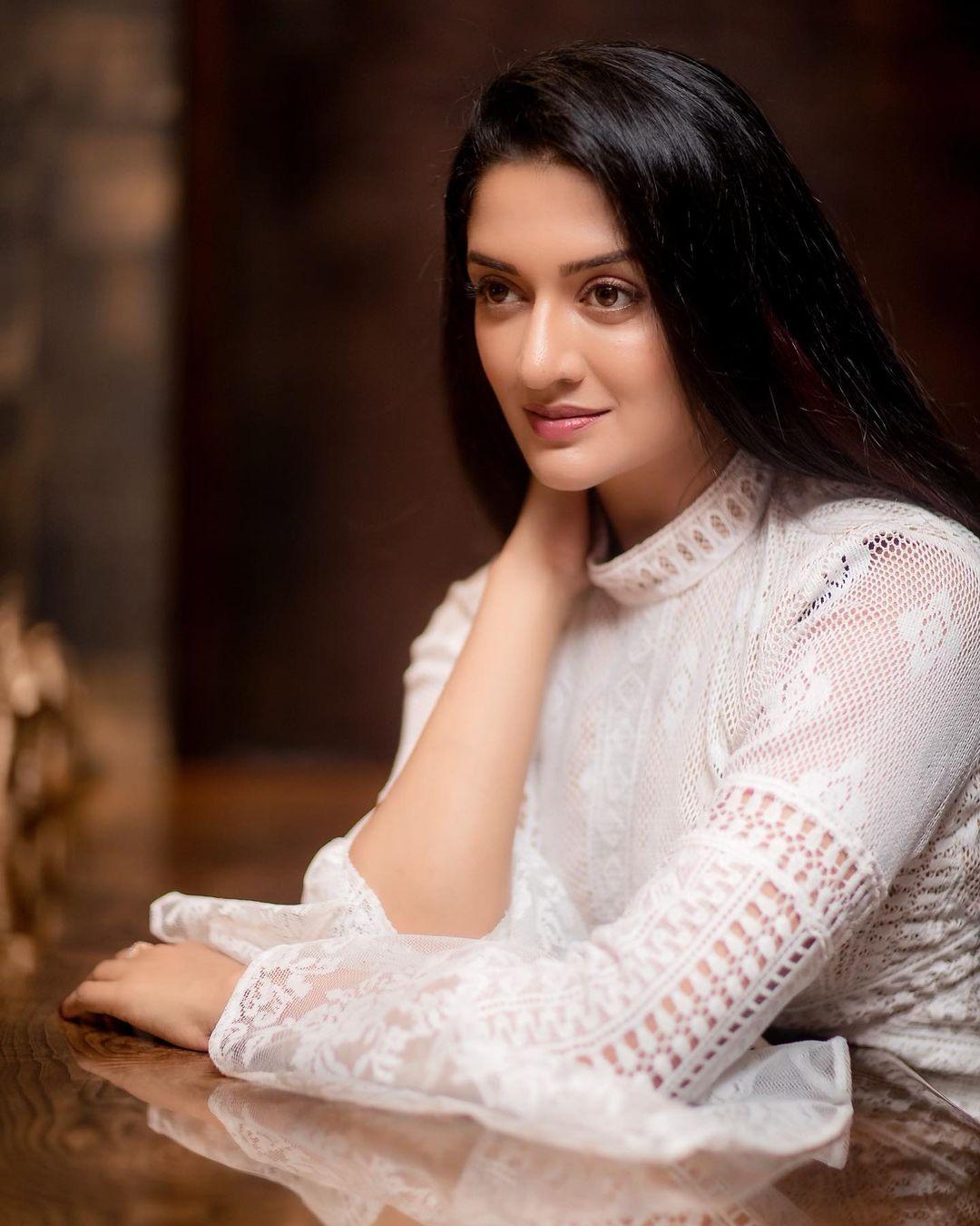 Vimala Raman Actress hd photo