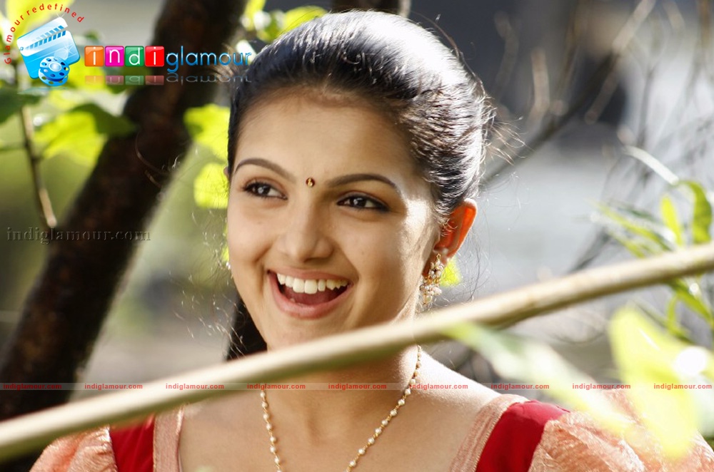 Bhavana and Saranya Actress hd photo