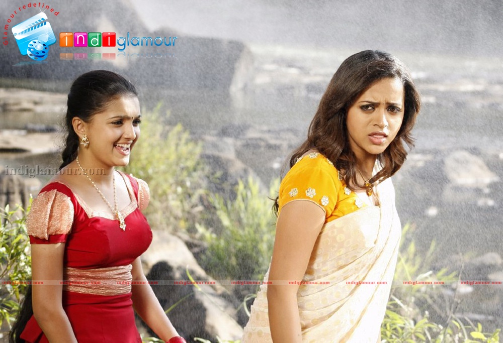 Bhavana and Saranya Actress hd photo