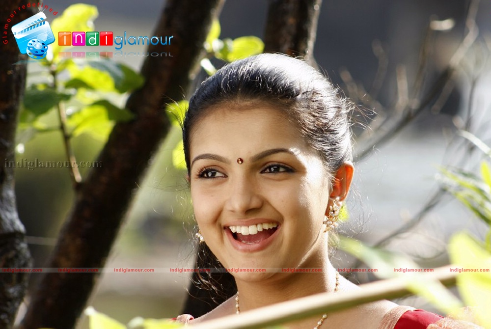 Bhavana and Saranya Actress hd photo