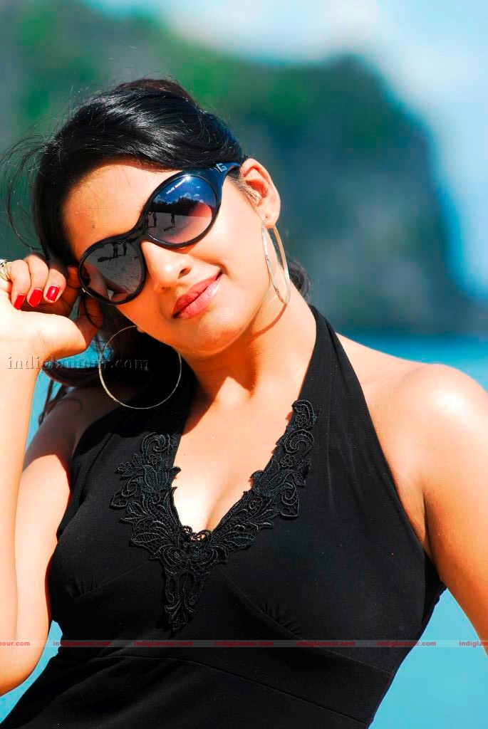 Vimala Raman Actress hd photo