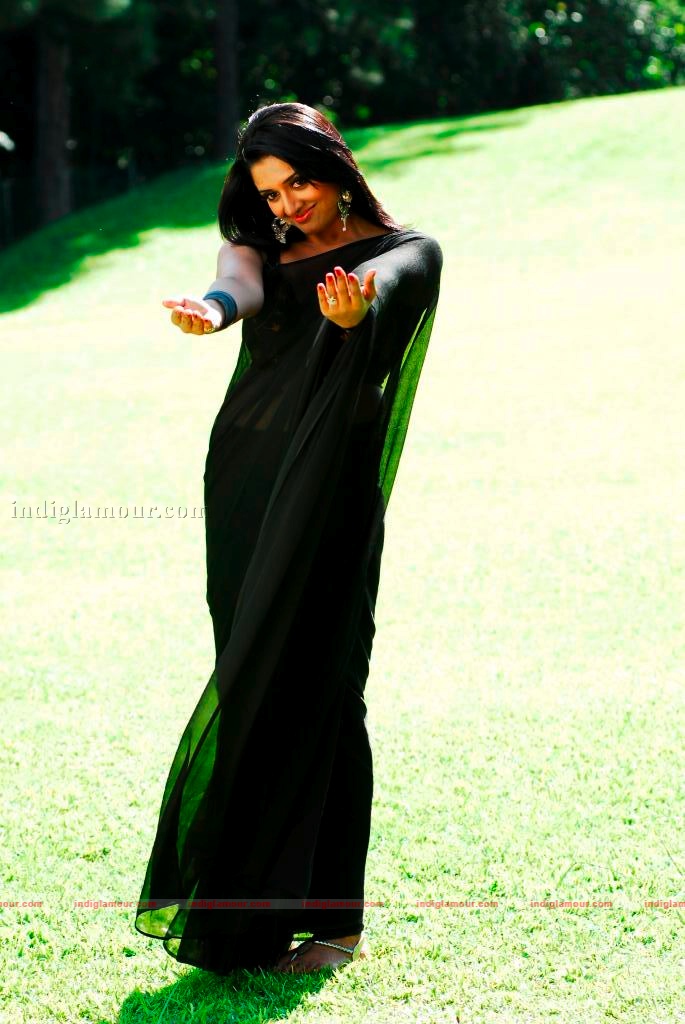 Vimala Raman Actress hd photo