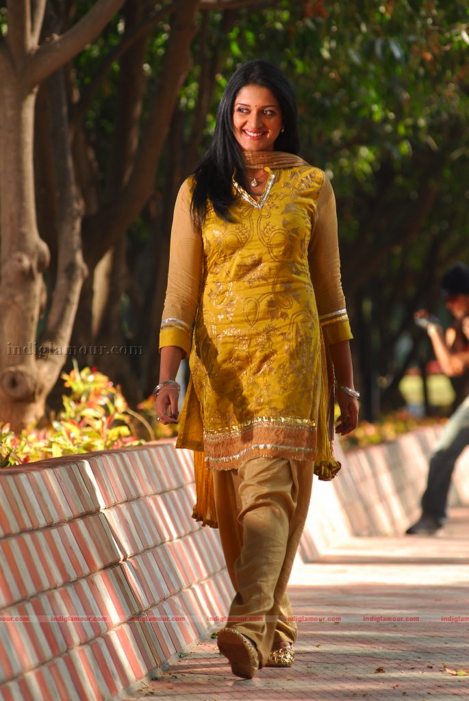 Vimala Raman Actress hd photo