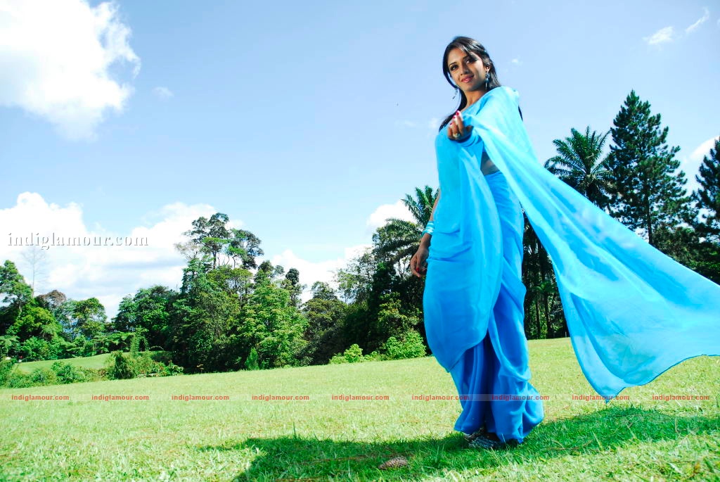 Vimala Raman Actress hd photo