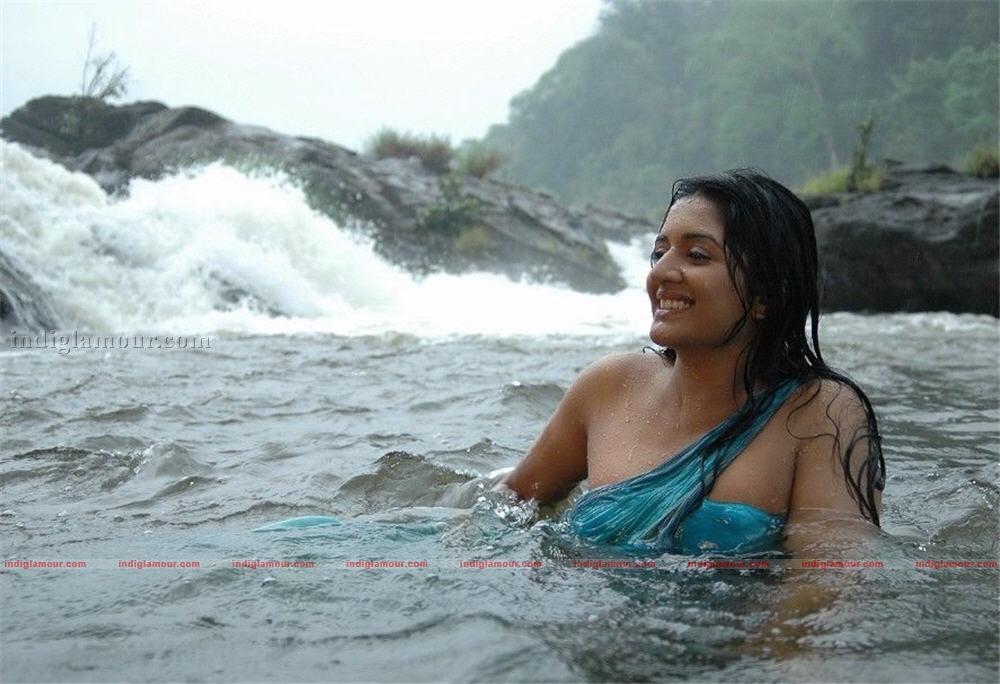 Vimala Raman Actress hd photo