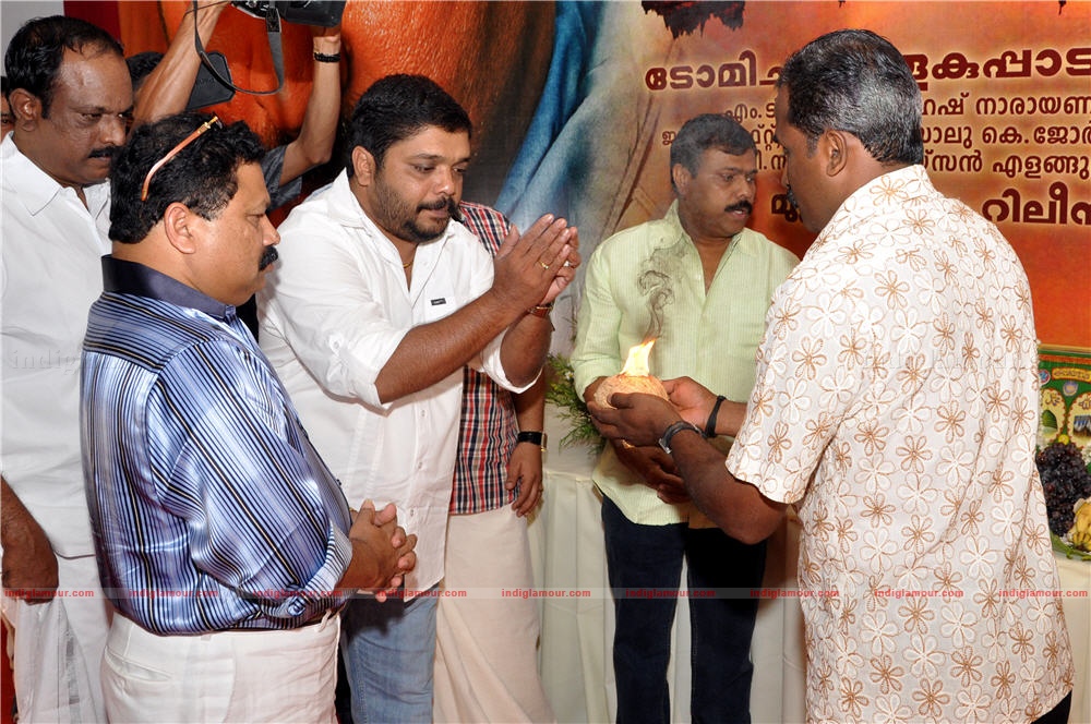 Pokkiri Raja pooja Event hd photo