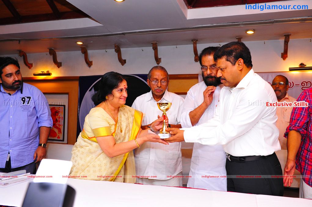 Swaralaya Eenam Awards Event hd photo