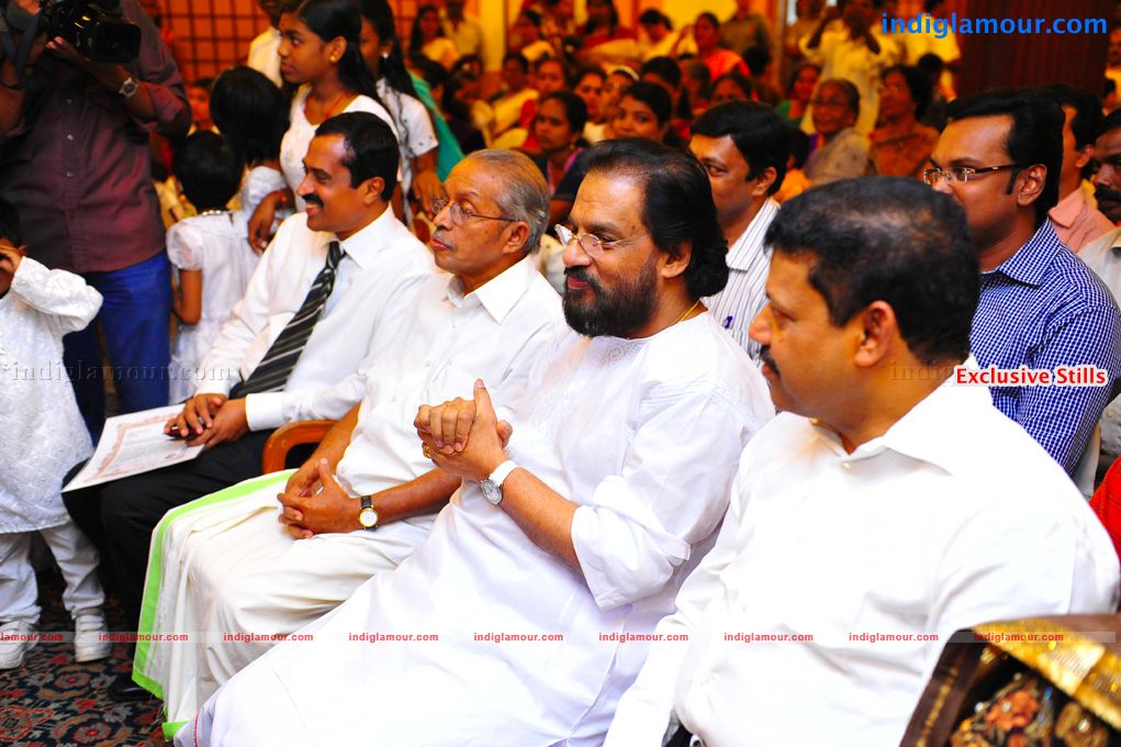 Swaralaya Eenam Awards Event hd photo