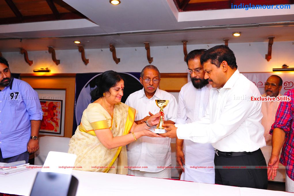 Swaralaya Eenam Awards Event hd photo
