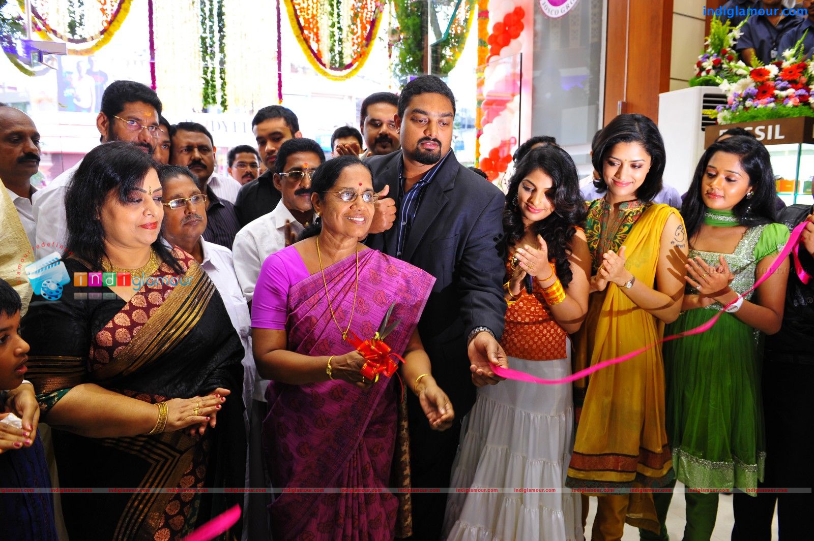 Mamtha Ananya Mythili at Josco Inauguration Tvm Event hd photo