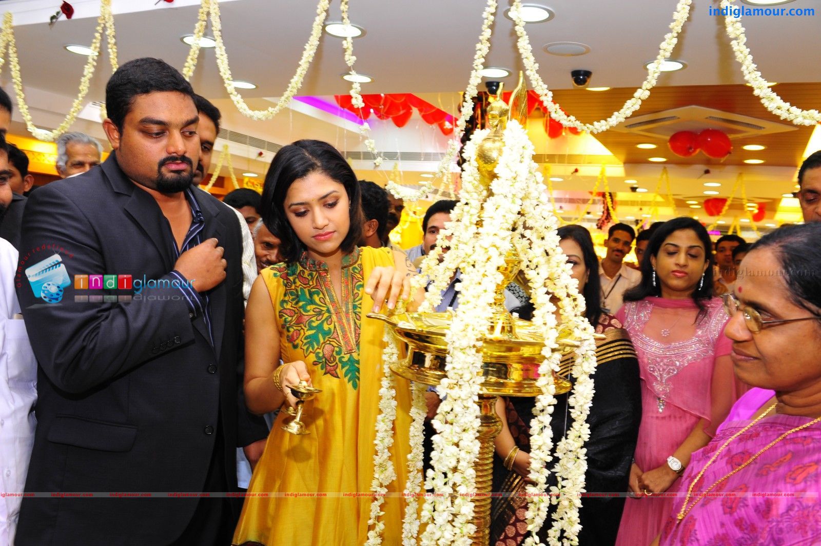 Mamtha Ananya Mythili at Josco Inauguration Tvm Event hd photo