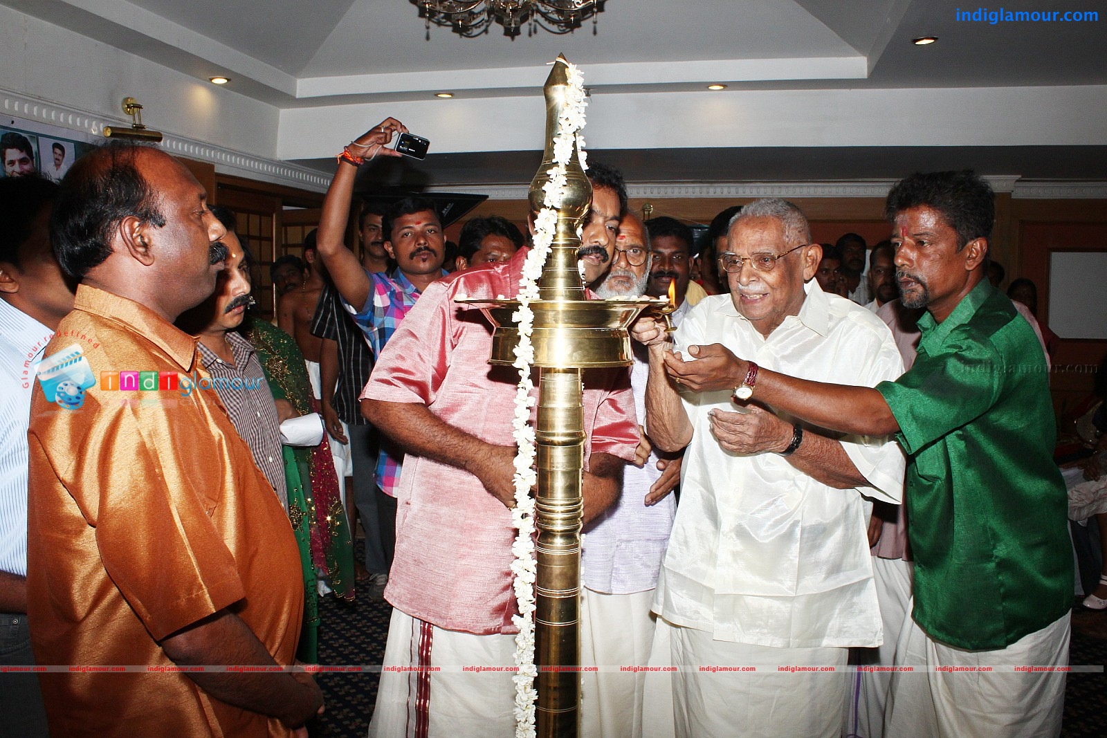 Oru Kudumba Chitram Movie Pooja Event hd photo