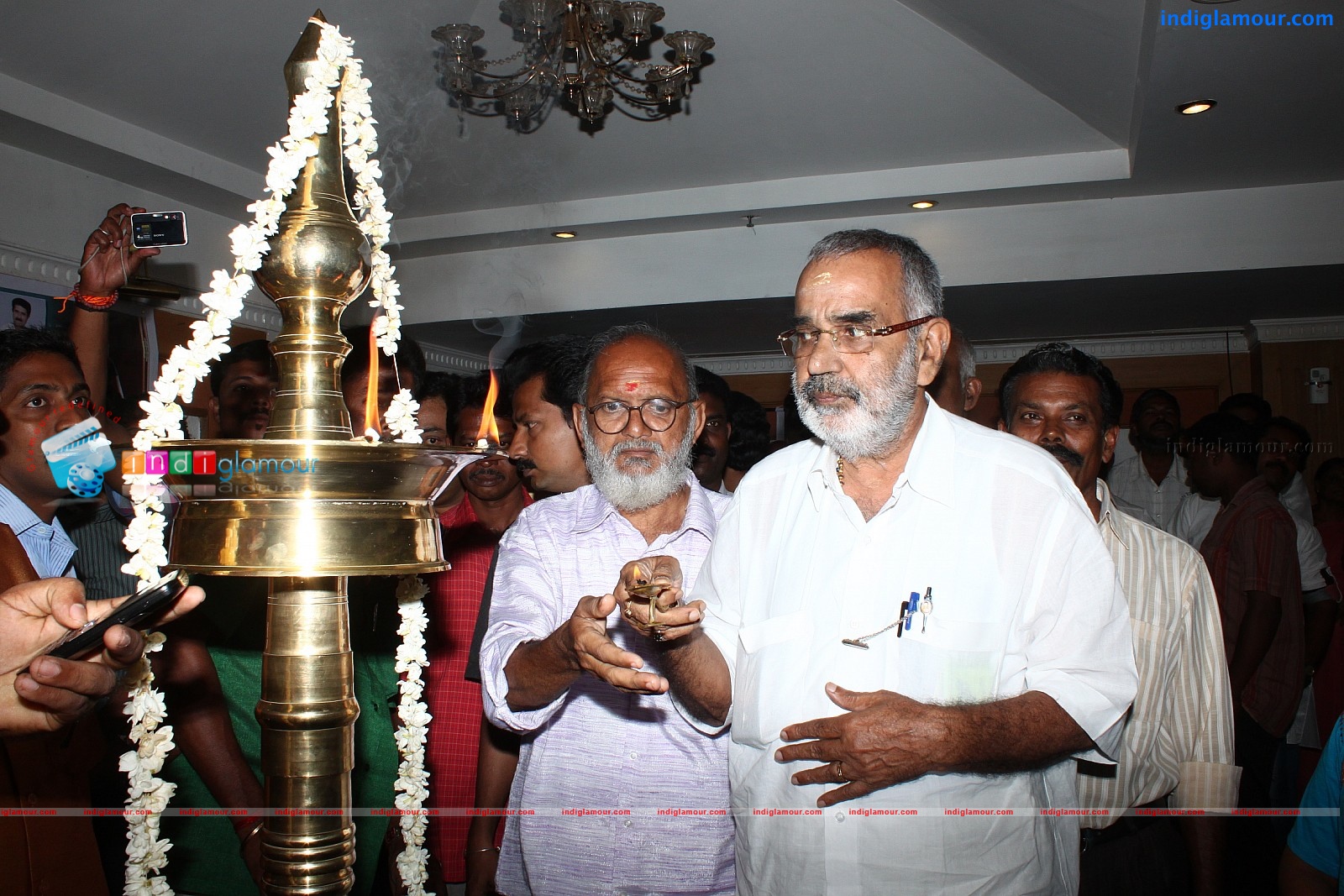 Oru Kudumba Chitram Movie Pooja Event hd photo
