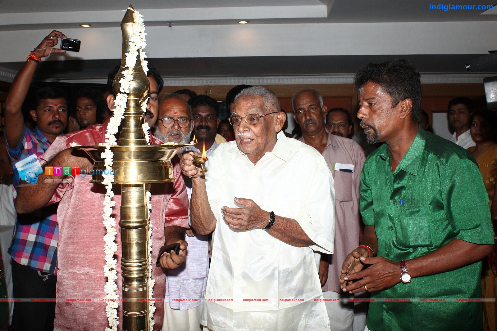 Oru Kudumba Chitram Movie Pooja Event hd photo