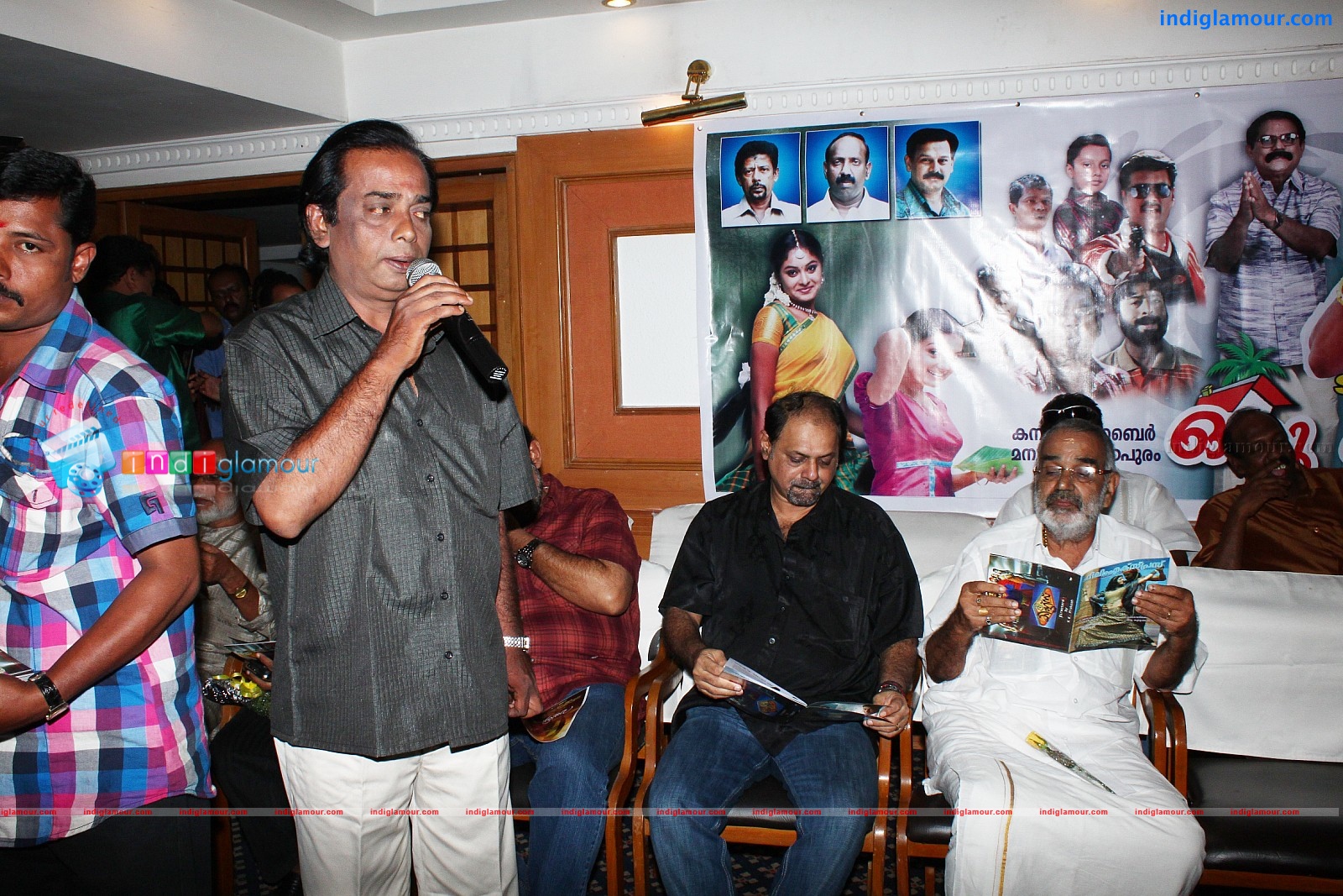Oru Kudumba Chitram Movie Pooja Event hd photo