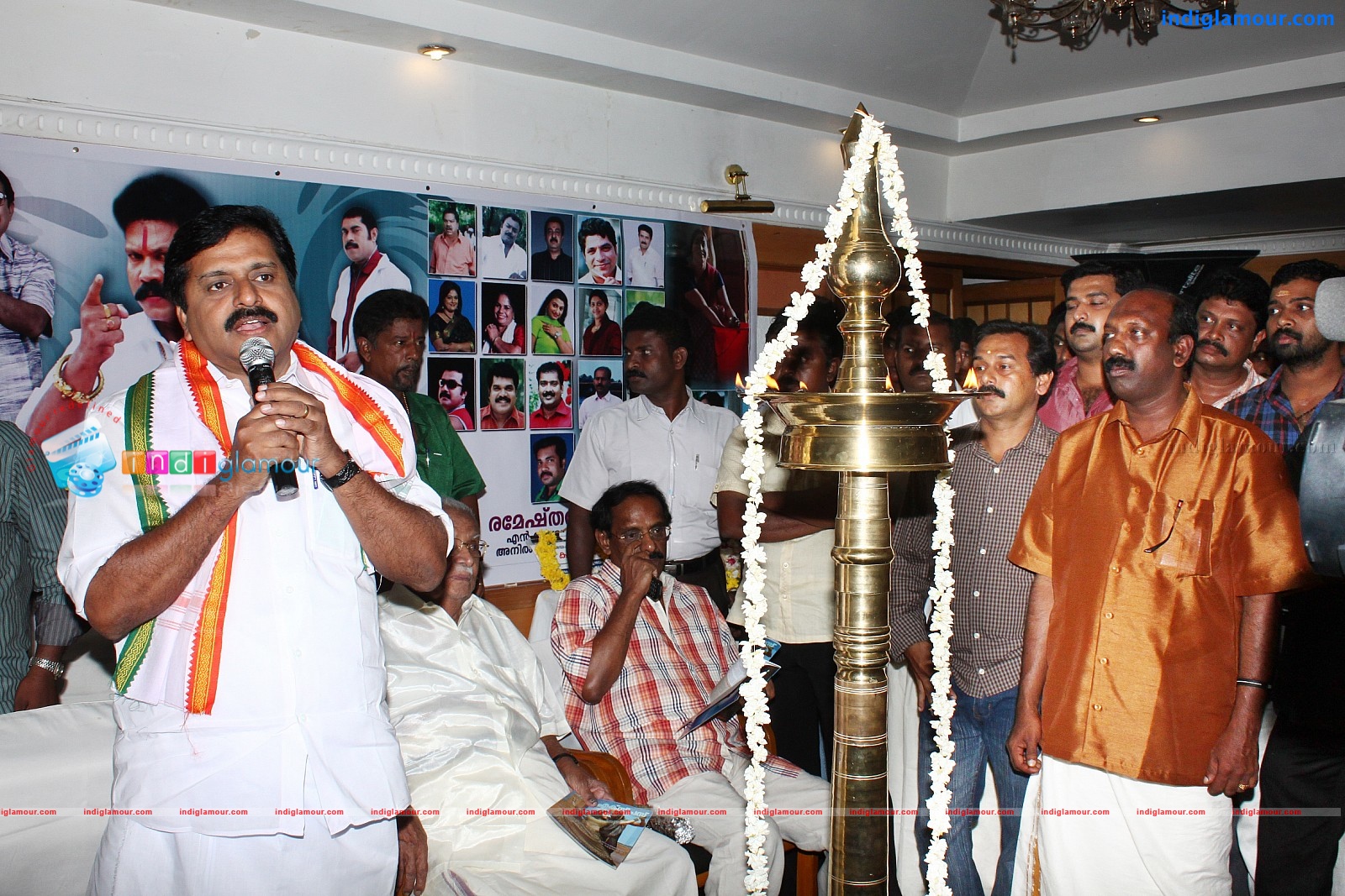 Oru Kudumba Chitram Movie Pooja Event hd photo