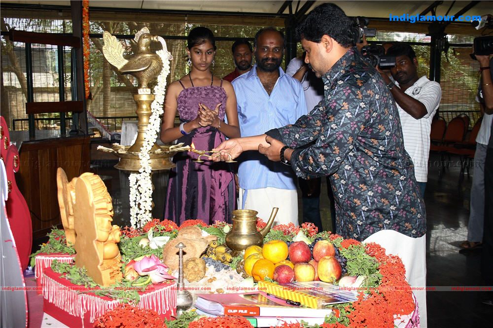 Lucky Jokers Movie Pooja Event hd photo