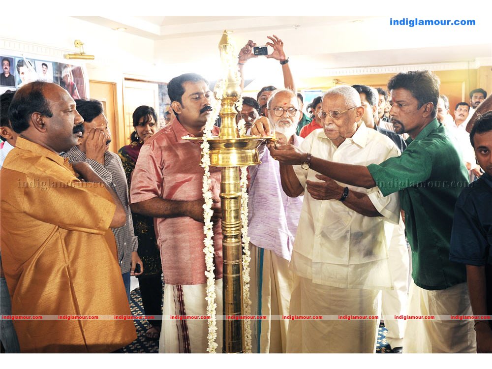 Oru Kudamba Chitram Malayalam Movie Pooja Event hd photo