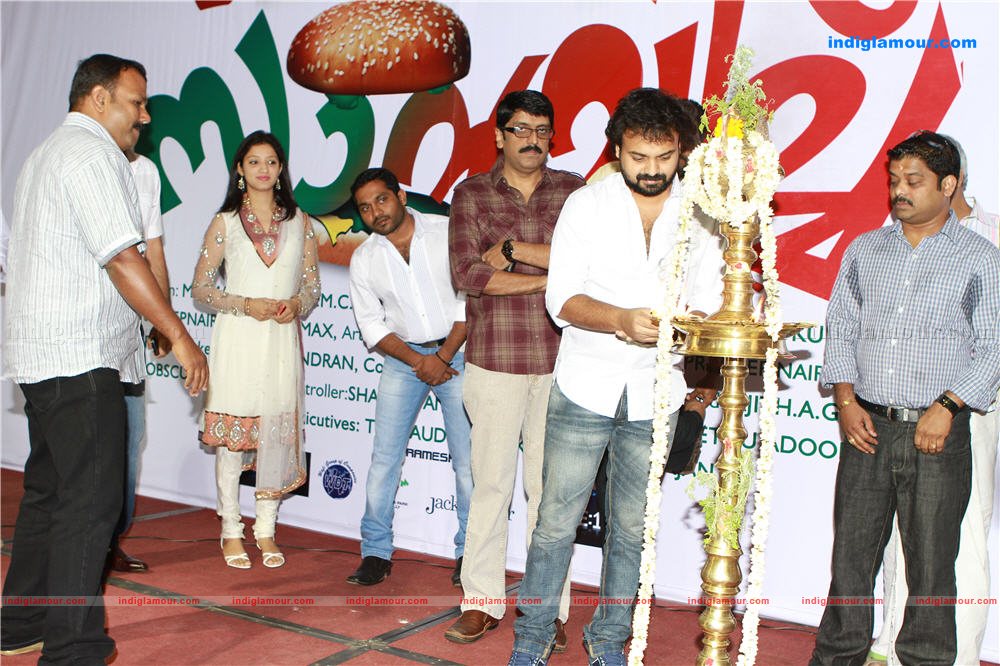 Sandwitch movie pooja Event hd photo