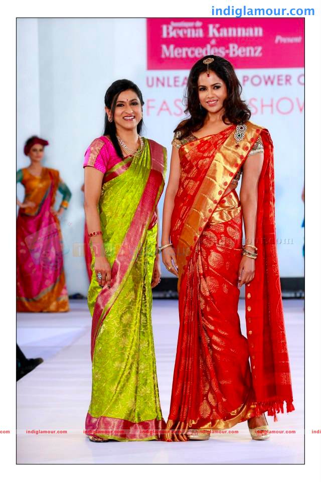 Sameera Reddy at Seematti Fashion Show 2012 Photos Event hd photo