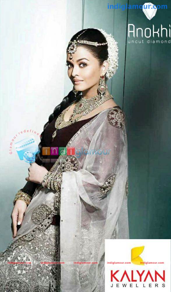 Aishwarya rai for kalyan jewellers inauguration Event hd photo