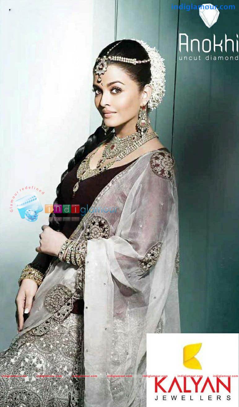 Aishwarya rai for kalyan jewellers inauguration Event hd photo