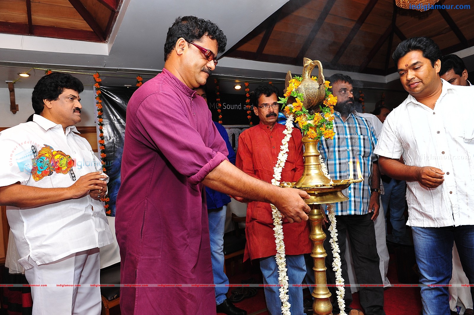 Ardhanari Movie Pooja Event hd photo