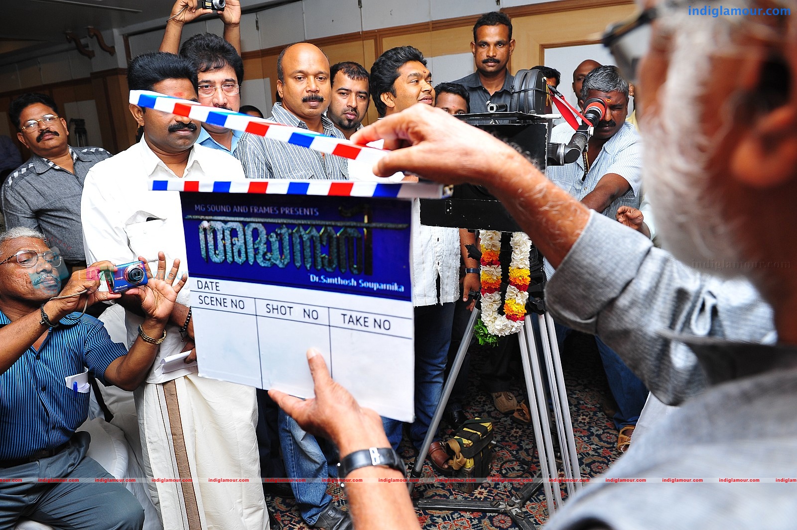 Ardhanari Movie Pooja Event hd photo