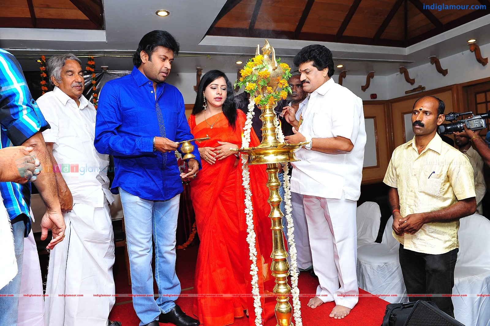 Ardhanari Movie Pooja Event hd photo
